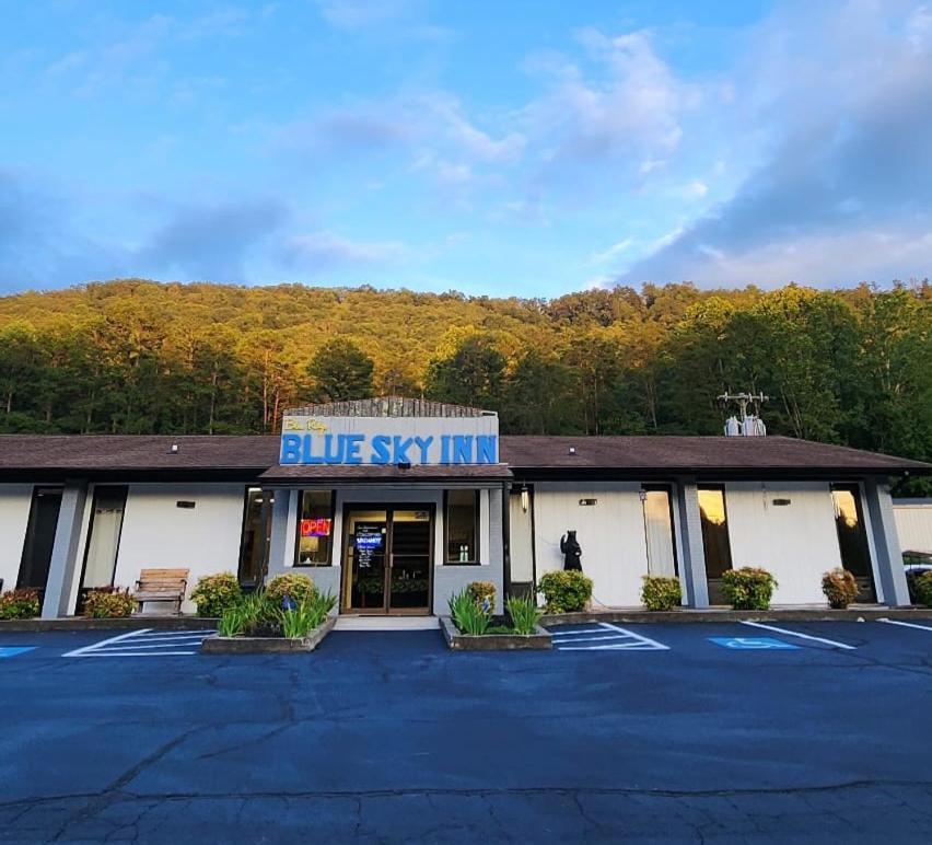Blue Sky Inn- Complimentary Happy Hour Th-Sun, Veteran Owned, Full Breakfast, Best Green Space, 1 Mile From Blue Ridge, Fire Pit Kültér fotó