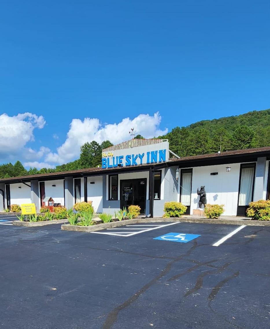 Blue Sky Inn- Complimentary Happy Hour Th-Sun, Veteran Owned, Full Breakfast, Best Green Space, 1 Mile From Blue Ridge, Fire Pit Kültér fotó